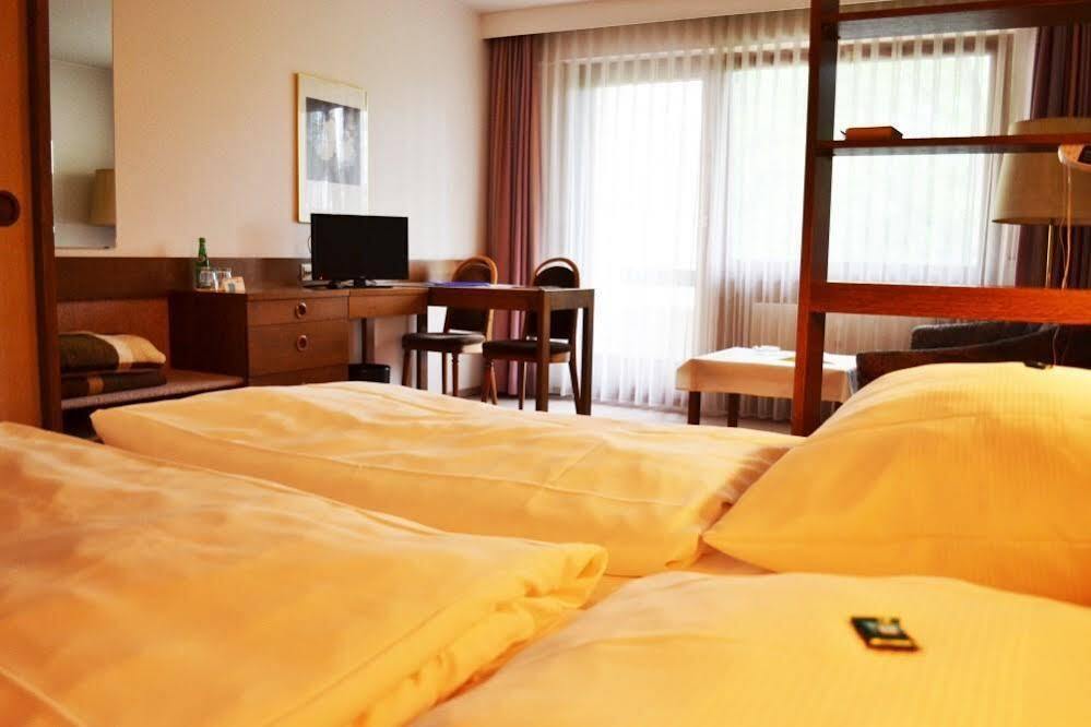Hotel Quellenhof Бад Урах Екстериор снимка